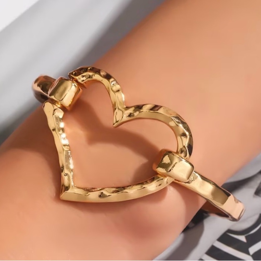 Hammered Gold Heart Bracelet - Picture 4 of 6